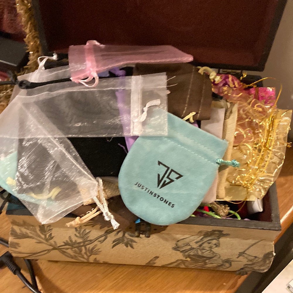 Jewelry pouches
